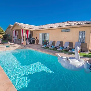  Holiday home Swan House United States